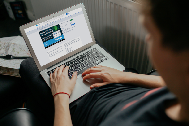 Appexchangeforblog a person looking at the salesforce appexchange