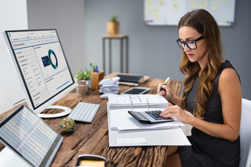 Dashboard-Monitor-800x533 A businesswoman reading the Ultimate Guide to Accounting on Salesforce at her desk
